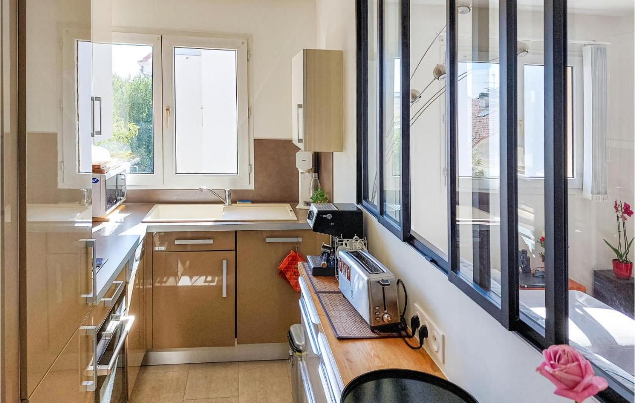 Awesome Apartment In Triel-Sur-Seine With Kitchen Ngoại thất bức ảnh