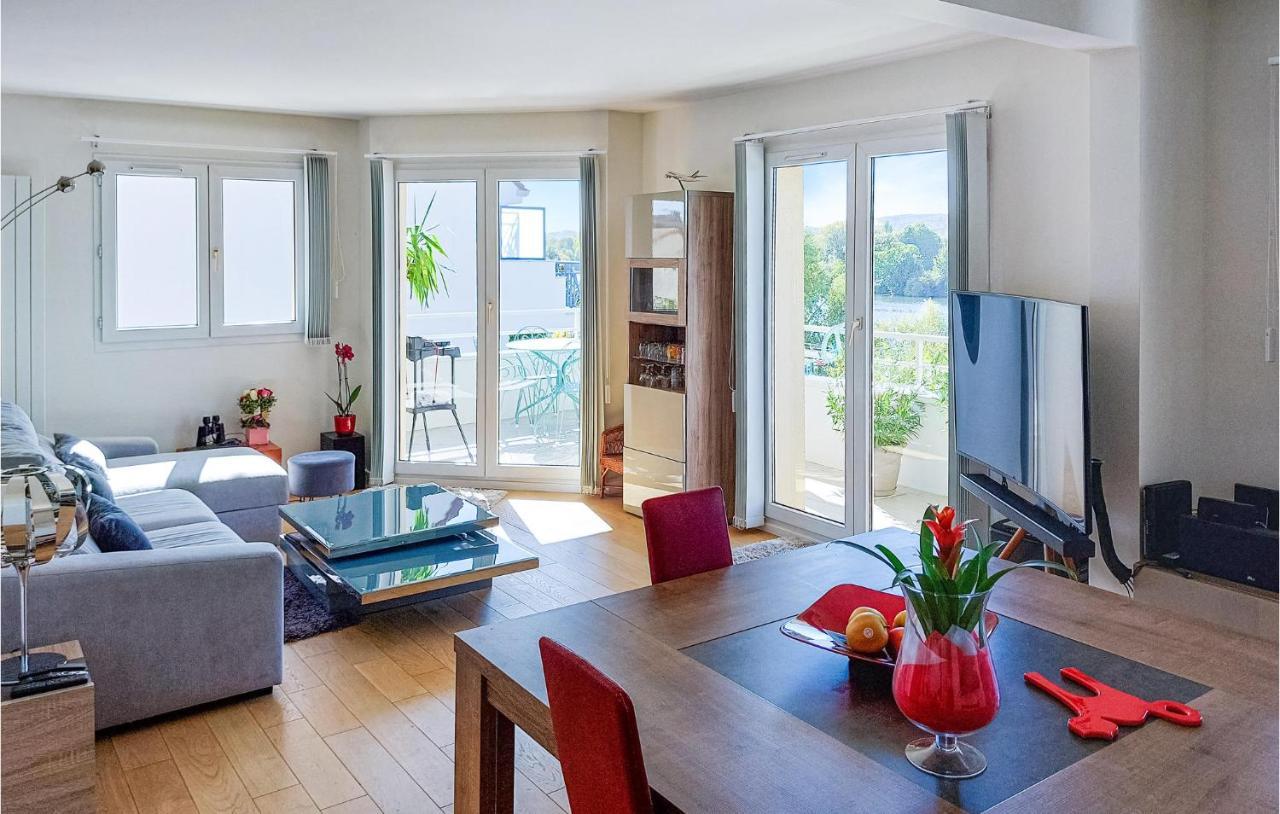 Awesome Apartment In Triel-Sur-Seine With Kitchen Ngoại thất bức ảnh