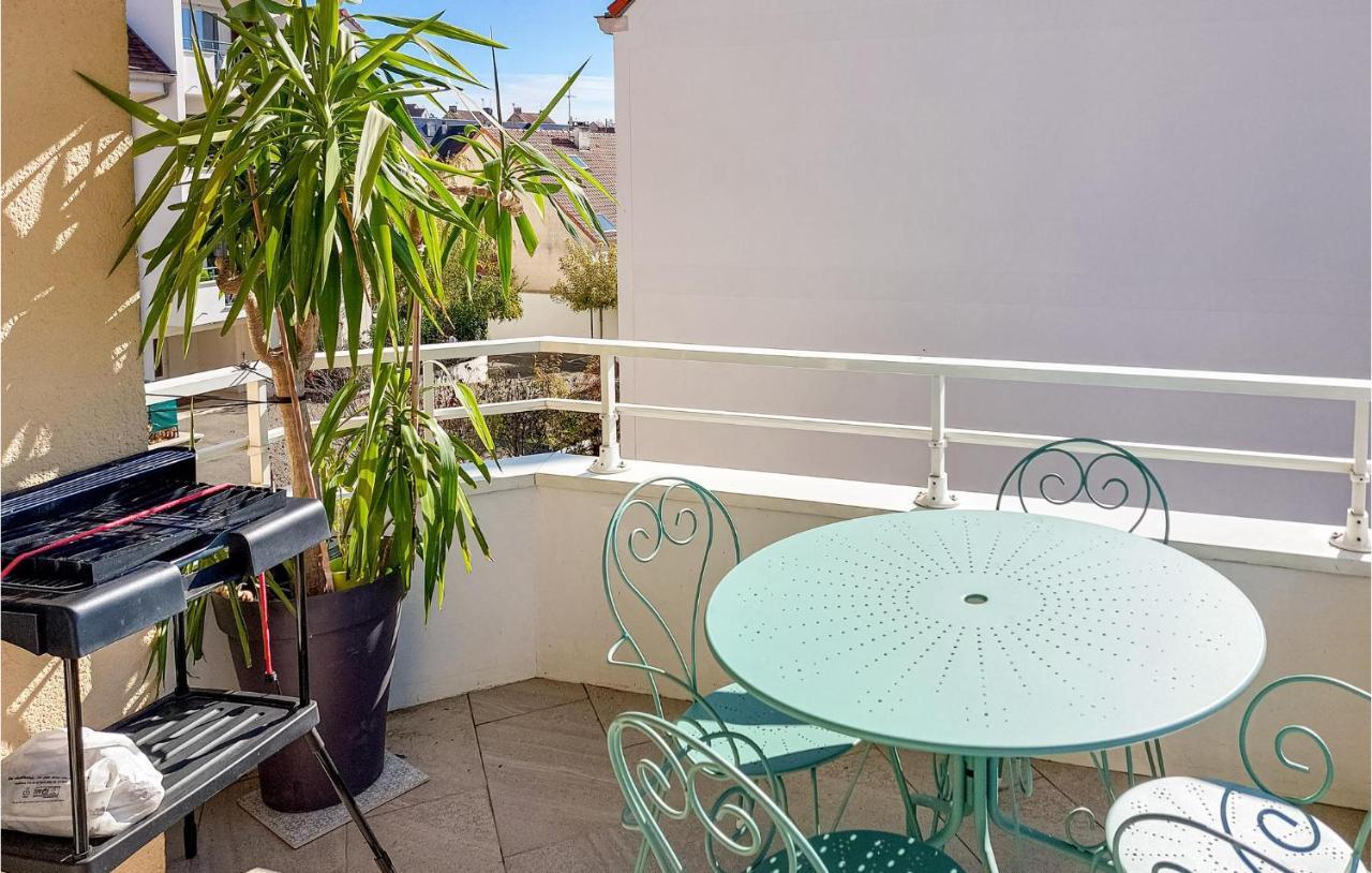 Awesome Apartment In Triel-Sur-Seine With Kitchen Ngoại thất bức ảnh
